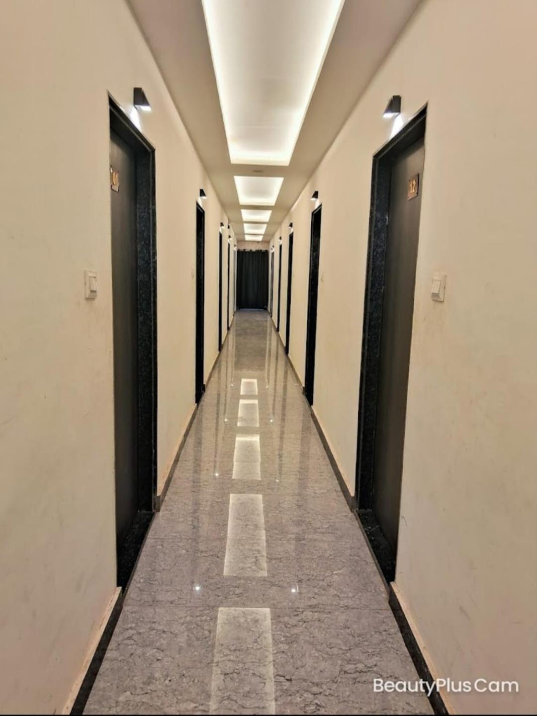 Hotel Shiv Mangalam Near Kashi Vishwanath Tample - Varanasi — Photos 1